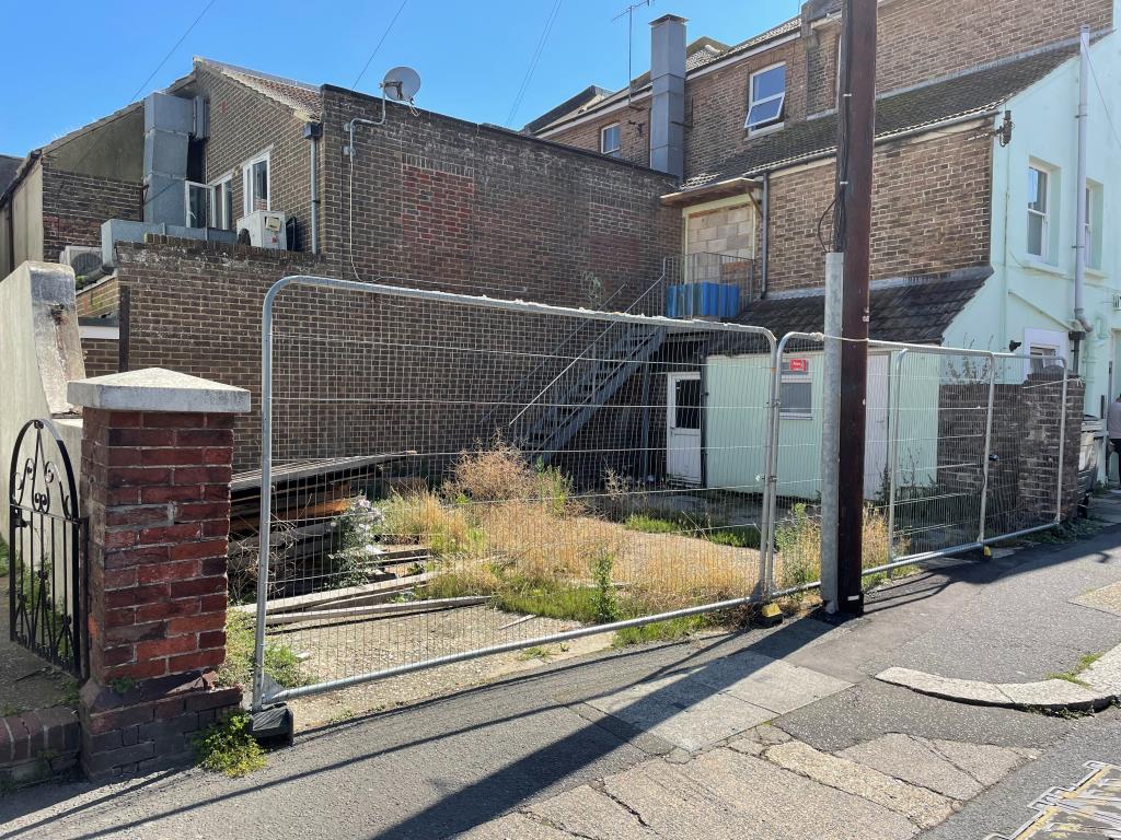 Lot: 139 - LAND WITH PLANNING FOR RESIDENTIAL DWELLING - 
